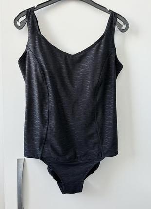 Черный слитный купальник