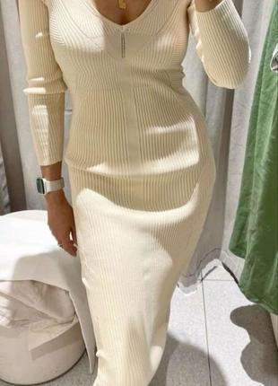 Трикотажна молочна сукня  міді zara