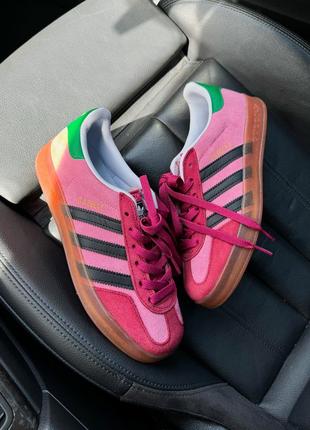 Шикарные женские кроссовки adidas gazelle x gucci pink velvet green розовые