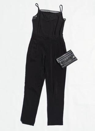 Є акція стильный чёрный комбинезон на бретелях с карманами zara