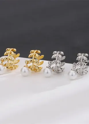 (1105) женские серьги-клипсы с золотым серебром и листьями. креативная подвеска с перлами.