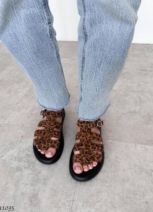 Трендові леопардові босоніжки переплетені натуральні 1103510 фото