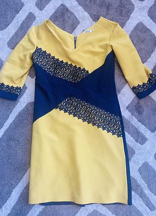 Розкішна жіноча сукня