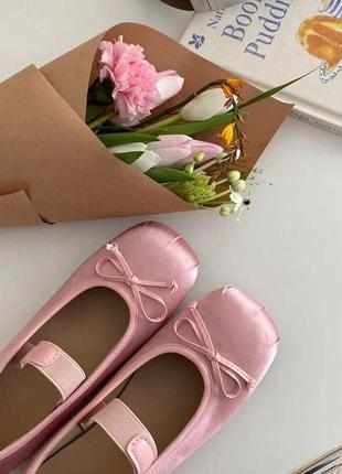 Розовые балетки в стиле miu miu