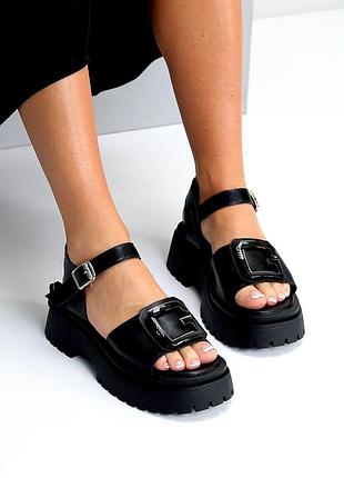 Стильні босоніжки