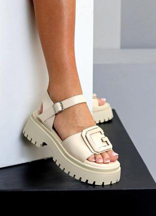 Стильні босоніжки