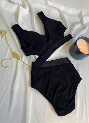 Комплект белья: топ, трусики