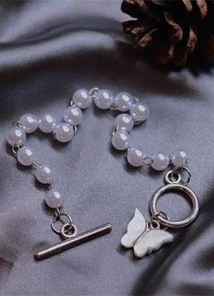 Браслет с бусинами бабочка