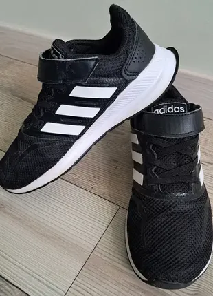 Кроссовки adidas (р.33)3 фото