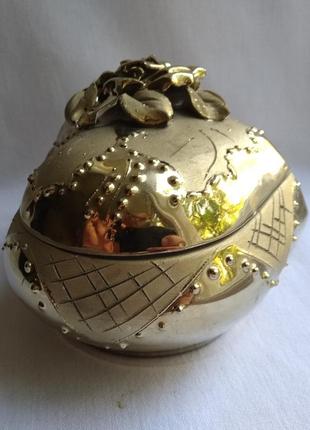 Шкатулка керамика в позолоте сердце.