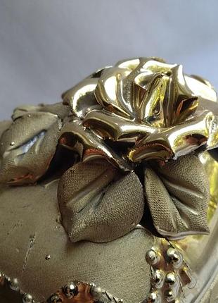 Шкатулка керамика в позолоте сердце.