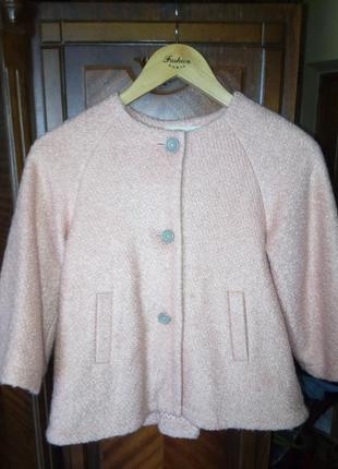 З парижа неймовірно  красиве дизайнерське нове ексклюзивне напівпальто букле трапеція шите дорого в парижі на дівчинку 6-8 рочків