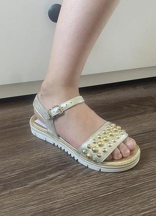 Босоножки кожаные vera pekle