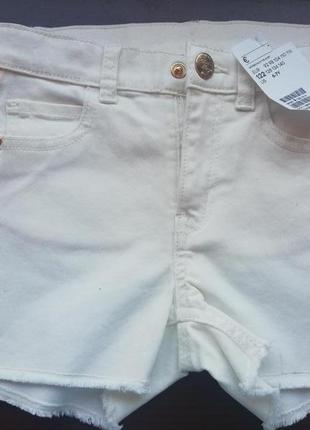 Новые белые  х/б шорты  h&m на 6-7 лет