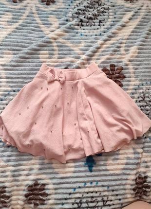 Нарядна рожева спідничка на резинці! на поясі прикрашена бантом та обшита намистинами.