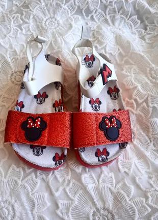Босоніжки фірмові disney з мінні маус устілка 15 см. розмір 23 24.