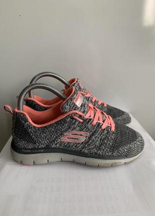 Легкие кроссовки skechers