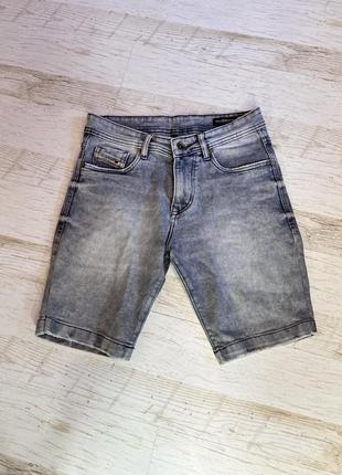 Стильные джинсовые шорты diesel