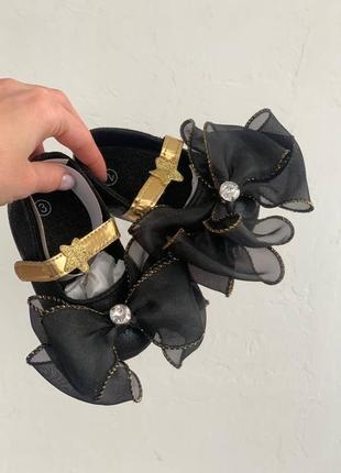 Нарядные пинетки для девочки