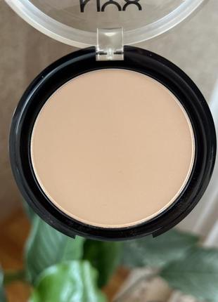 Компактная пудра для лица nyx professional makeup can't stop won't stop powder foundation3 фото