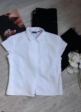 Блуза біла з вишивкою.льон. navy blue