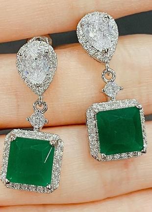 Сережки с изумрудами
