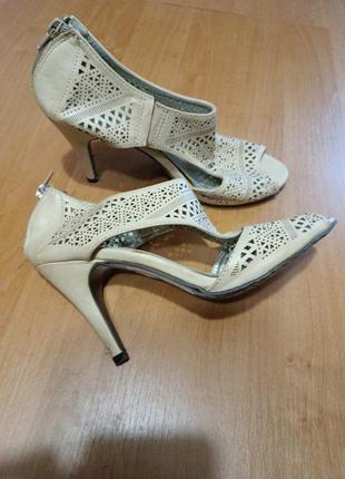 Босоніжки, стан нових.