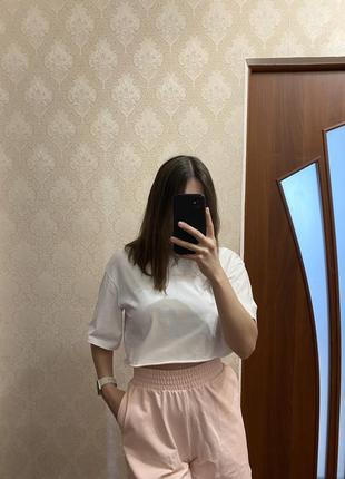 Стильный спортивный костюм ( топ и шорты); костюм с шортами