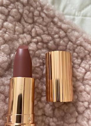 Charlotte tilbury matte revolution pillow talk medium 2 помада матовая полноразмерная