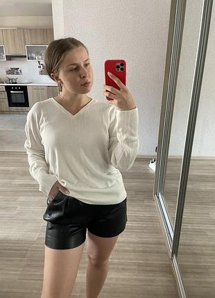 Светр оверсайз білого кольору 2