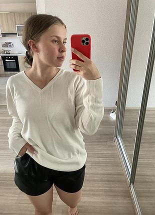 Светр оверсайз білого кольору 4