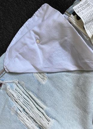 Рваные шорты с рисунками с патчами pull&bear деним