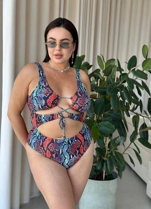 Купальник сдельный монокини батал со шнуровкой принт змея
