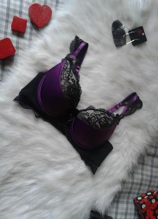 Гарнезний бюстгальтер з мереживом на чашках love&honey lingerie