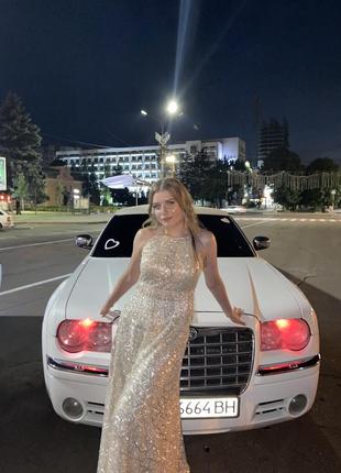 Довга вечірня сукня