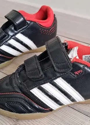 Футзалки  adidas (р.30)