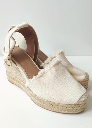 Нові босоніжки hm