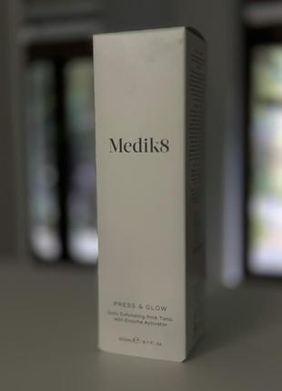 Medik8 press & glow