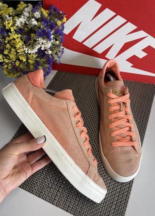 Оригінальні кросівки adidas