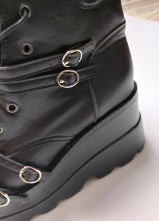 Неформальне взуття на платформі