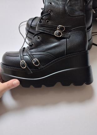 Неформальне взуття на платформі