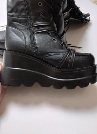 Неформальне взуття на платформі