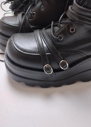 Неформальне взуття на платформі