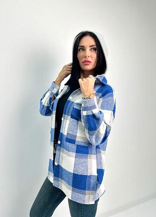 Женская теплая рубашка в клетку с капюшоном