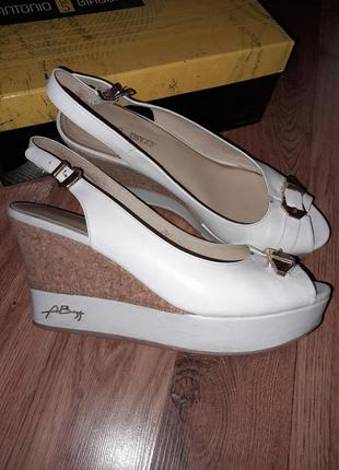 Жіночі білі босоніжки antonio biaggi