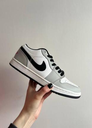 Женские кожаные кроссовки nike wody air gra 1 low white grey