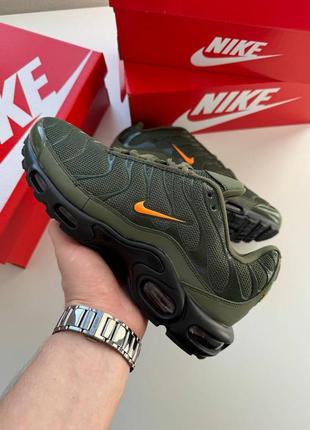 Чоловічі кросівки the nike air max plus tn dark stucco