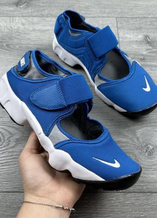 Жіночі оригінальні кросівки nike