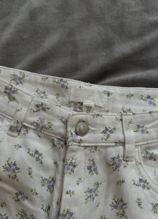 Джинси мом прямі білі штани в квітковий принт h&m3 фото