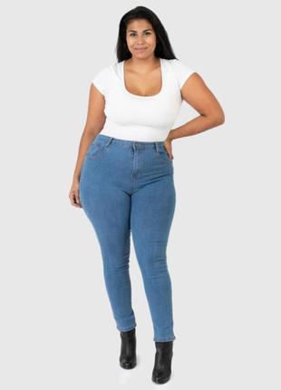 Мега шикарные моделирующие джинсы супер стрейч studio denim .🩵